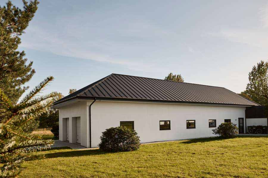 Stylish luxury home near Hillerød enhanced with steel profiles on the roof, Hanebjergvej 3, 3400 Hillerød, Denmark